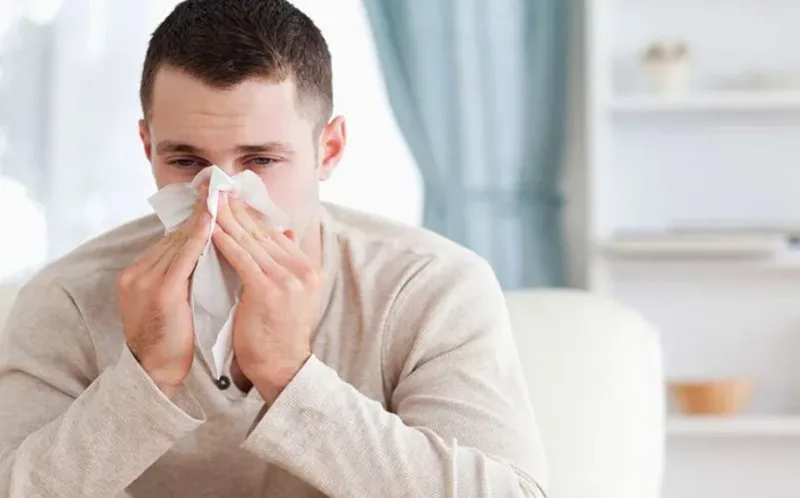 Phân biệt các triệu chứng của cúm A với bệnh cảm lạnh thông thường.