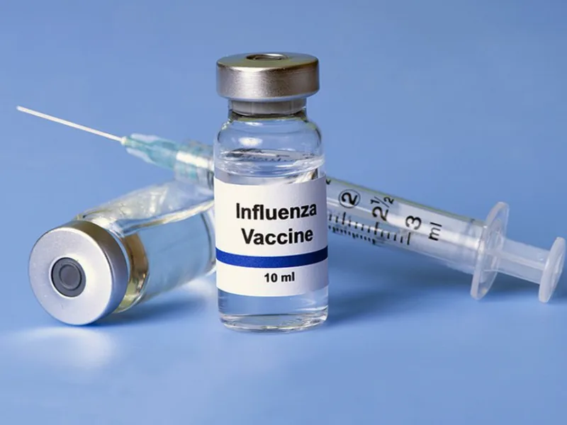 Tiêm vắc xin hàng năm là biện pháp chủ động bảo vệ gia đình trước các chủng virus cúm A.