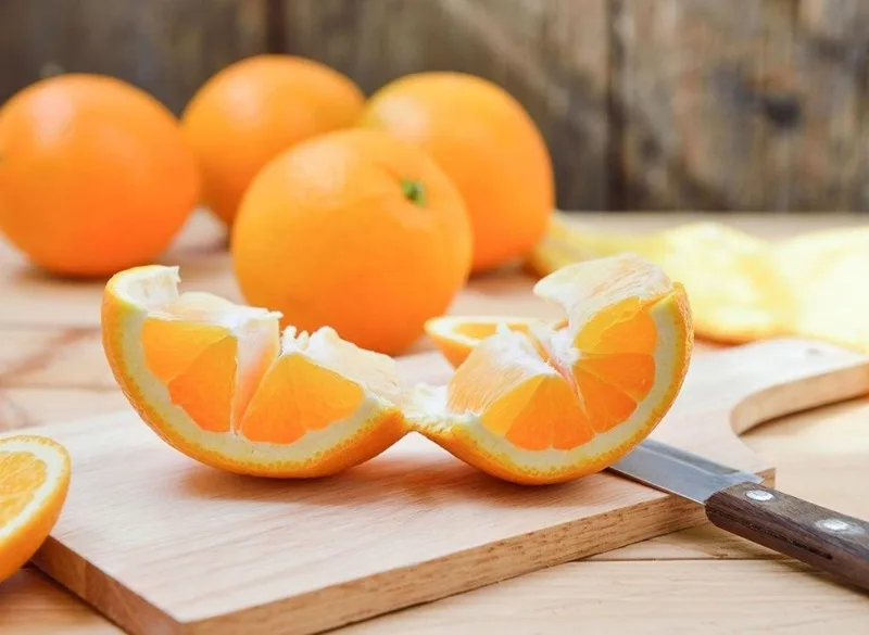 Cam là loại trái cây mọng nước, giàu Vitamin C và chất xơ rất phổ biến trong chế độ dinh dưỡng hàng ngày.